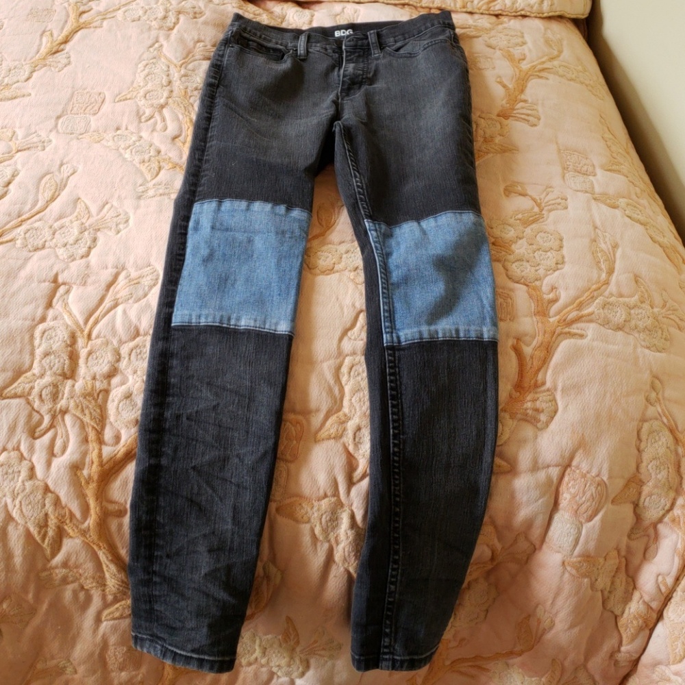 Bdg black skinny Jean's w blue knee patches 28